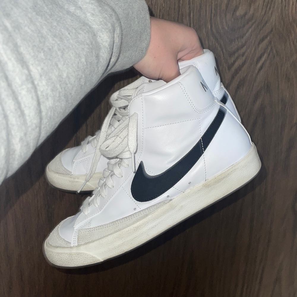 Size 10 women’s classic color way nike blazers